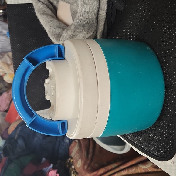 Igloo Kitchen Vintage Igloo Cooler 2 Gallon Made In Usa Poshmark